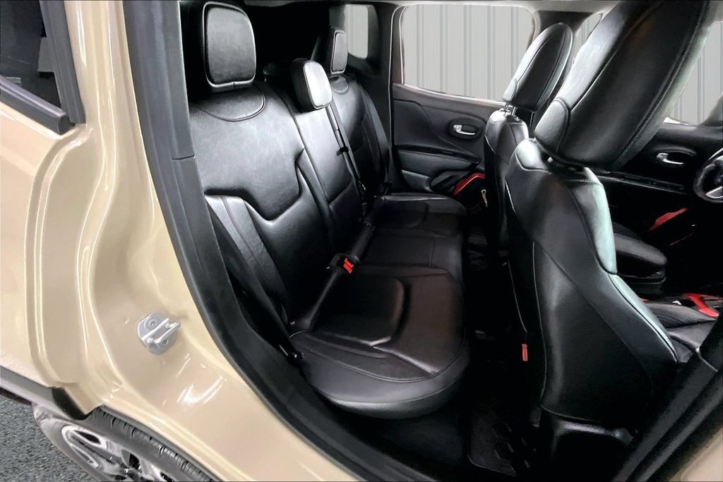 Used 2016 Jeep Renegade Trailhawk AWD/4WD image 26