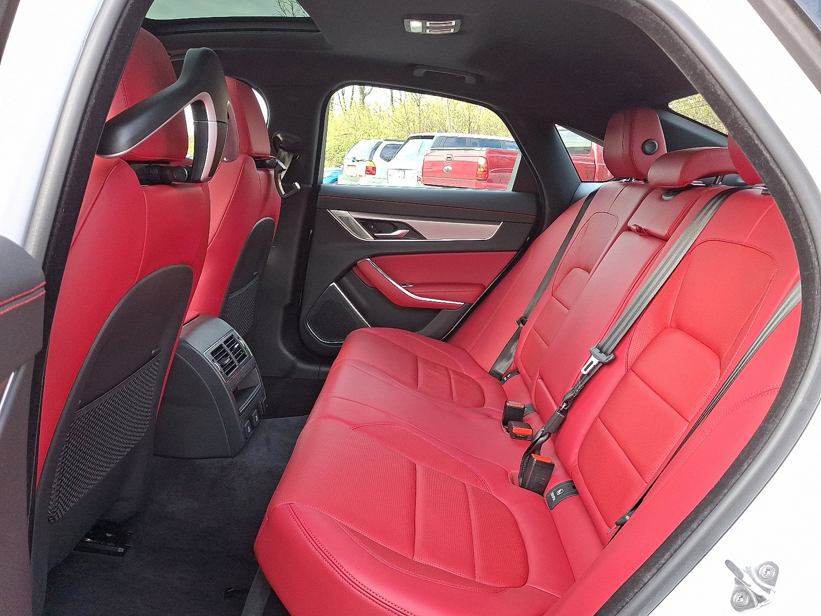 Certified 2024 Jaguar XF R-Dynamic SE image 5