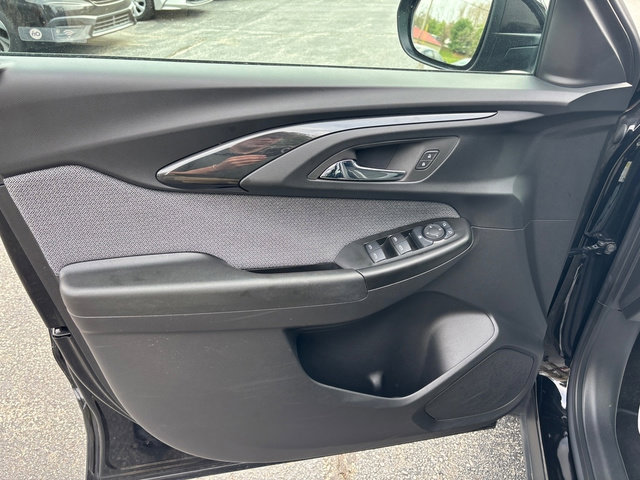 Used 2023 Chevrolet TrailBlazer LT FWD image 10