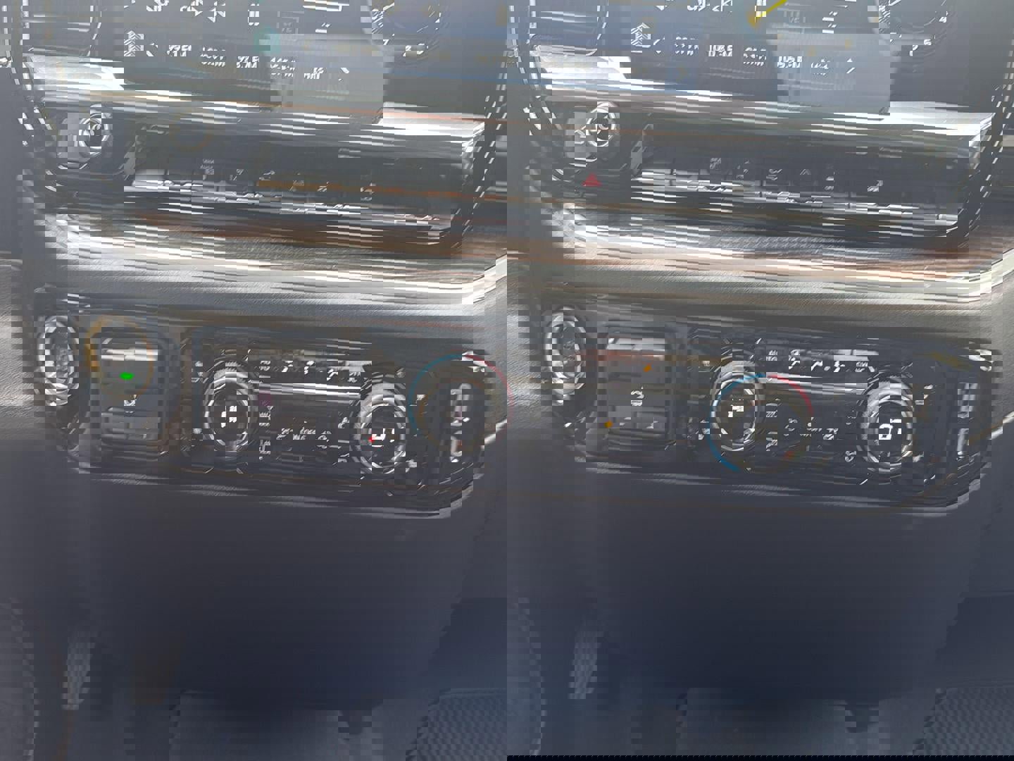 Used 2025 Chevrolet Silverado 2500 LT w/ Convenience Package image 24