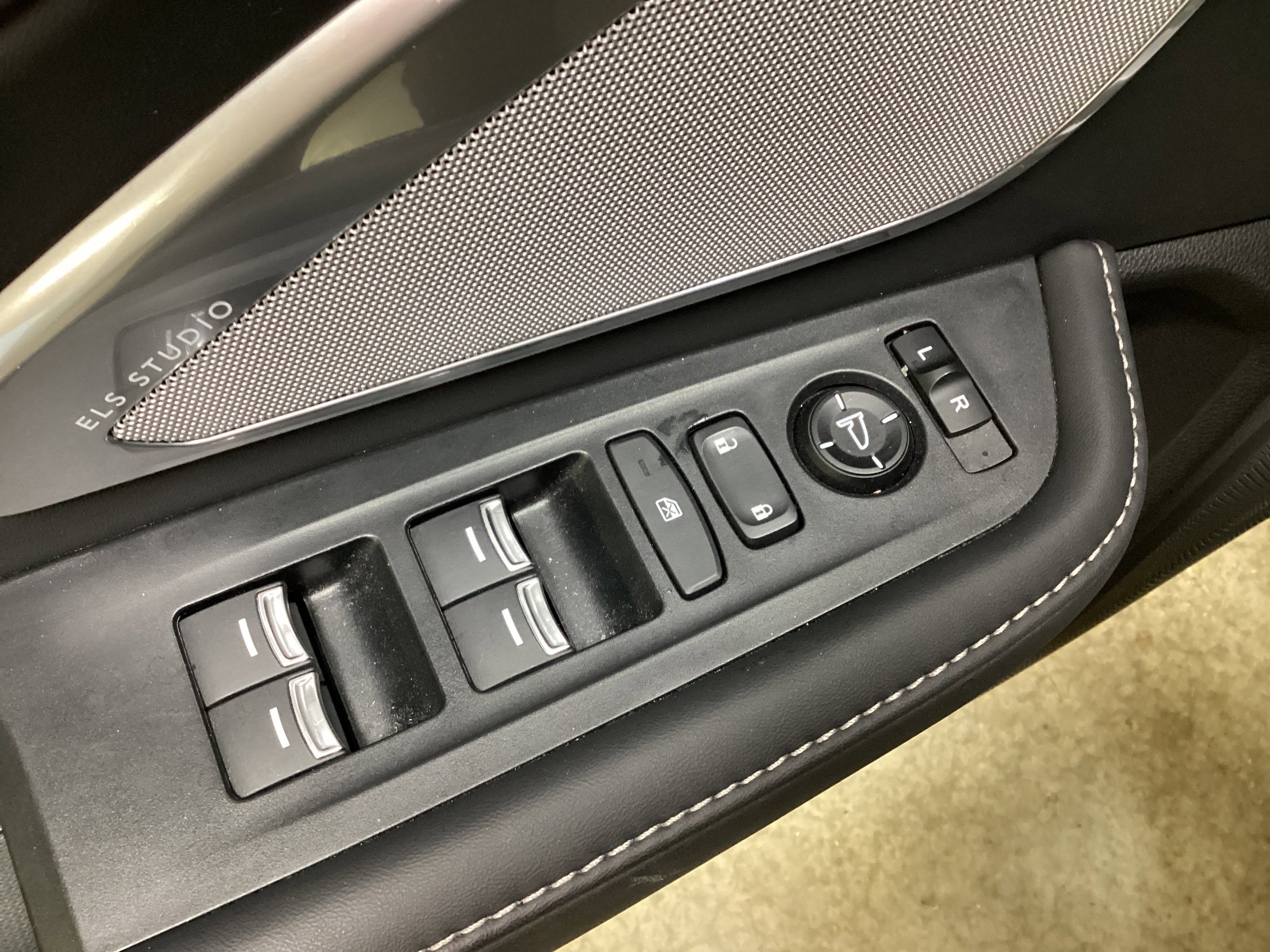 Used 2024 Acura RDX SH-AWD w/ Technology Package image 13