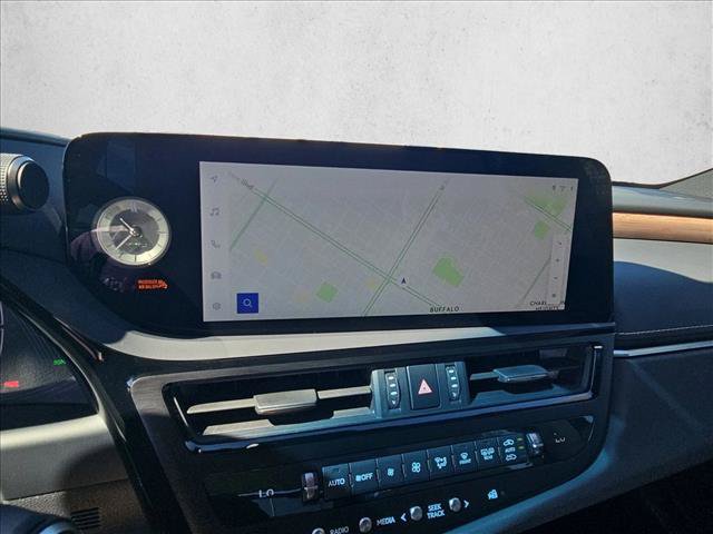 Used 2024 Lexus ES 300h w/ Luxury Package FWD image 15