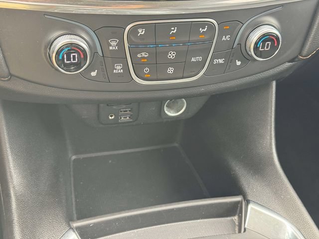 Used 2020 Chevrolet Traverse LT w/ LT Premium Package AWD/4WD image 35