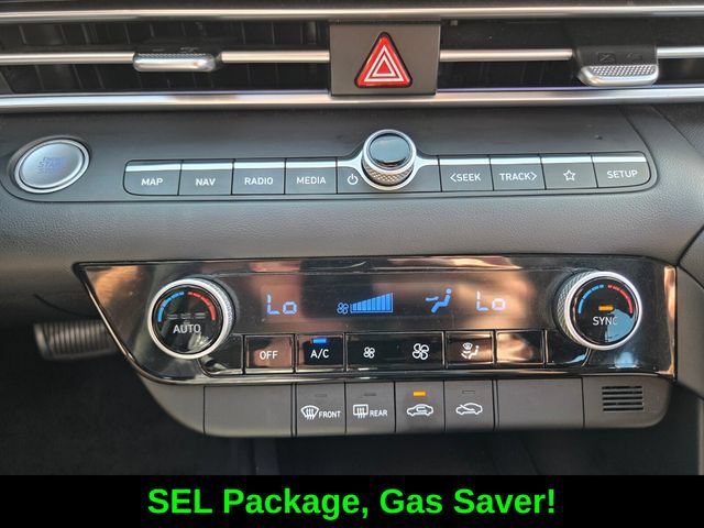 Used 2024 Hyundai Elantra SEL FWD image 23