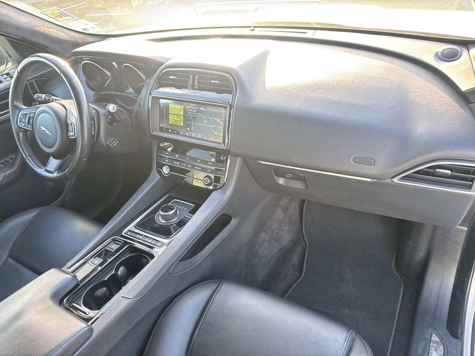 Used 2020 Jaguar F-PACE Premium image 13