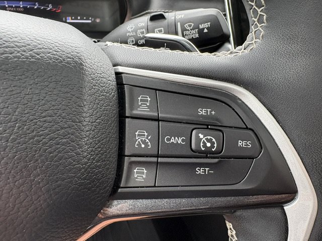 Used 2023 Jeep Grand Cherokee Laredo w/ Luxury Tech Group I AWD/4WD image 20