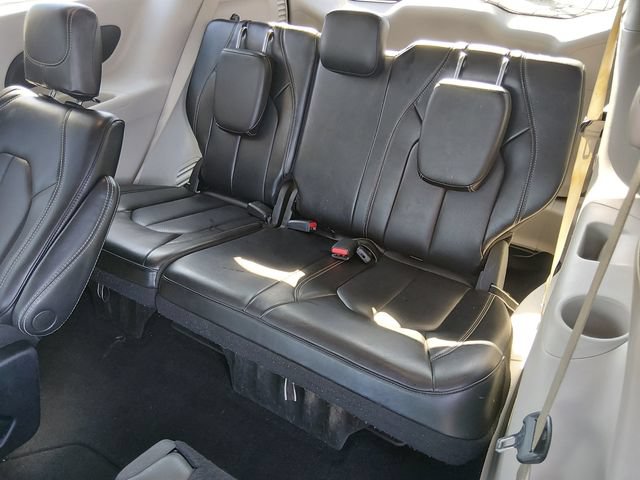 Used 2023 Chrysler Pacifica Touring-L FWD image 14