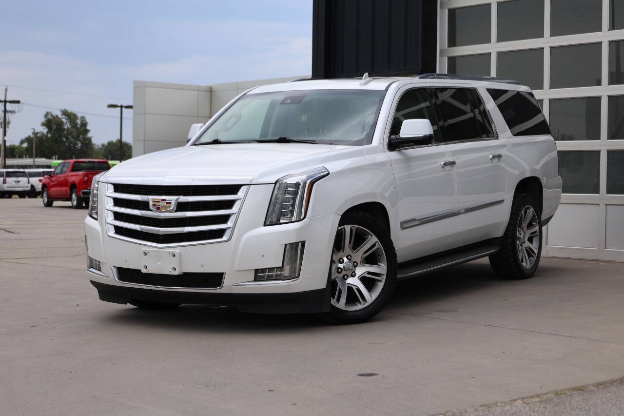 Used 2016 Cadillac Escalade ESV Premium AWD/4WD image 3