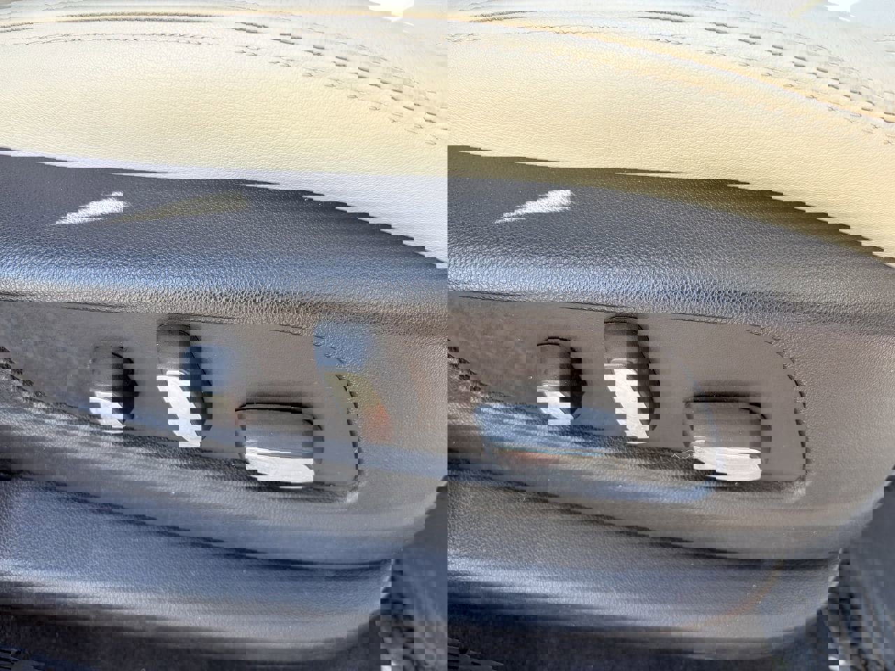 Used 2018 Cadillac XT5 Premium Luxury w/ LPO, Wheel Lock Package image 11