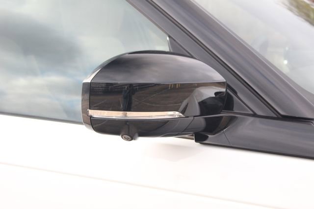 Used 2025 Land Rover Discovery Dynamic SE image 14