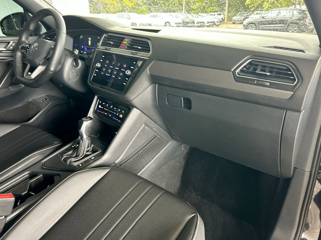 Certified 2024 Volkswagen Tiguan SE R-Line image 36