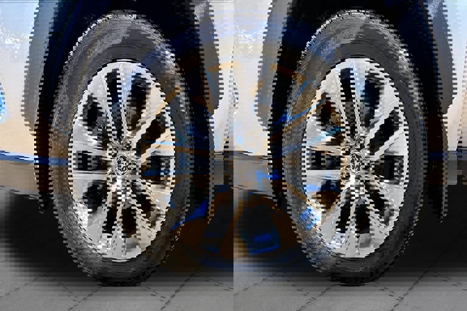 Used 2021 Toyota RAV4 XLE Premium FWD image 10