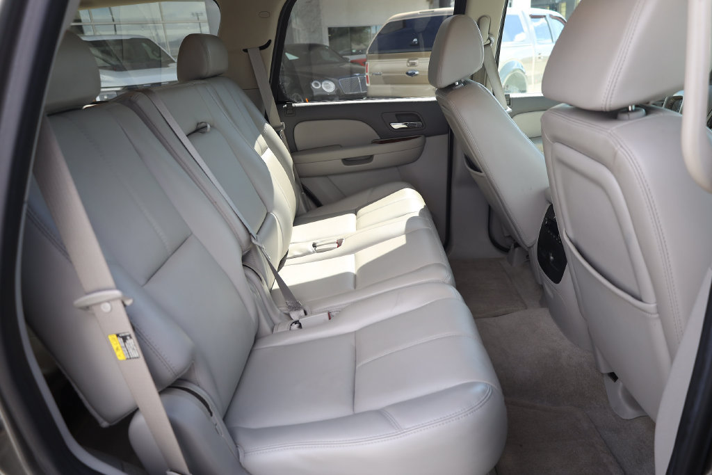 Used 2007 GMC Yukon SLT w/ SLT Preferred Equipment Group AWD/4WD image 17