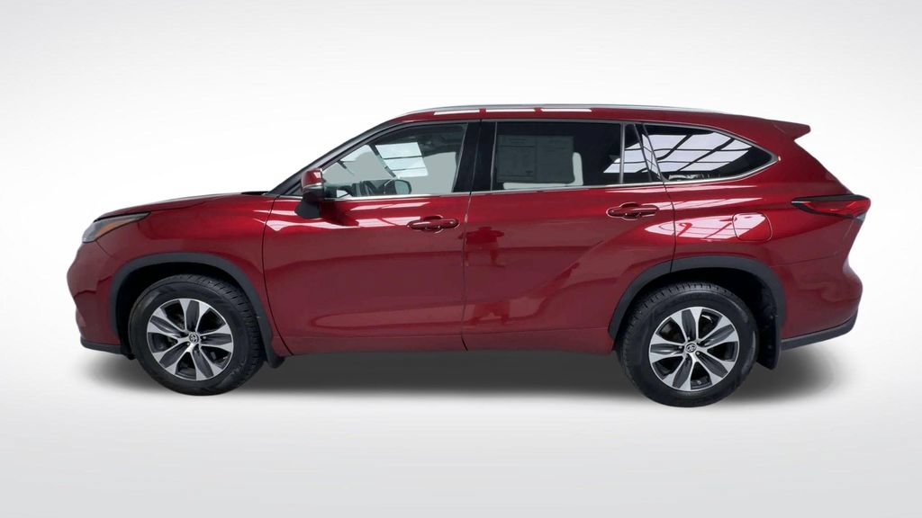 Used 2020 Toyota Highlander XLE AWD/4WD image 5
