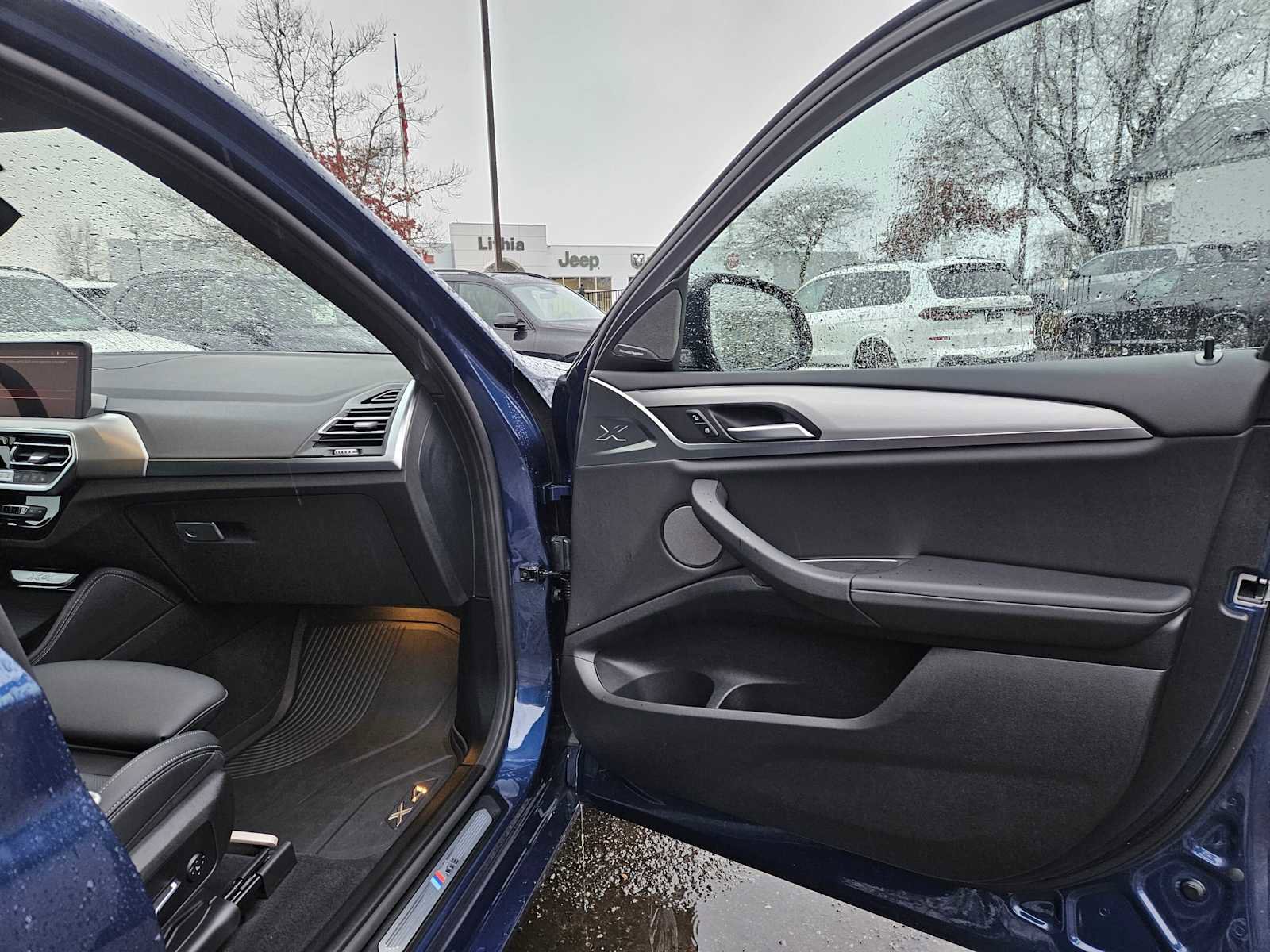 Used 2025 BMW X4 xDrive30i w/ Premium Package image 10