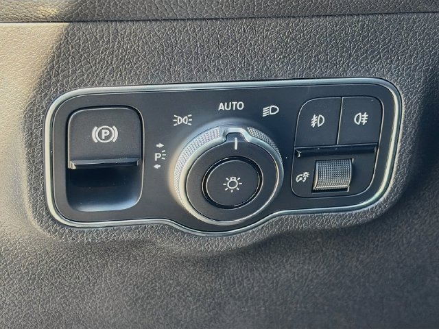 New 2026 Mercedes-Benz GLB 250 4MATIC image 9