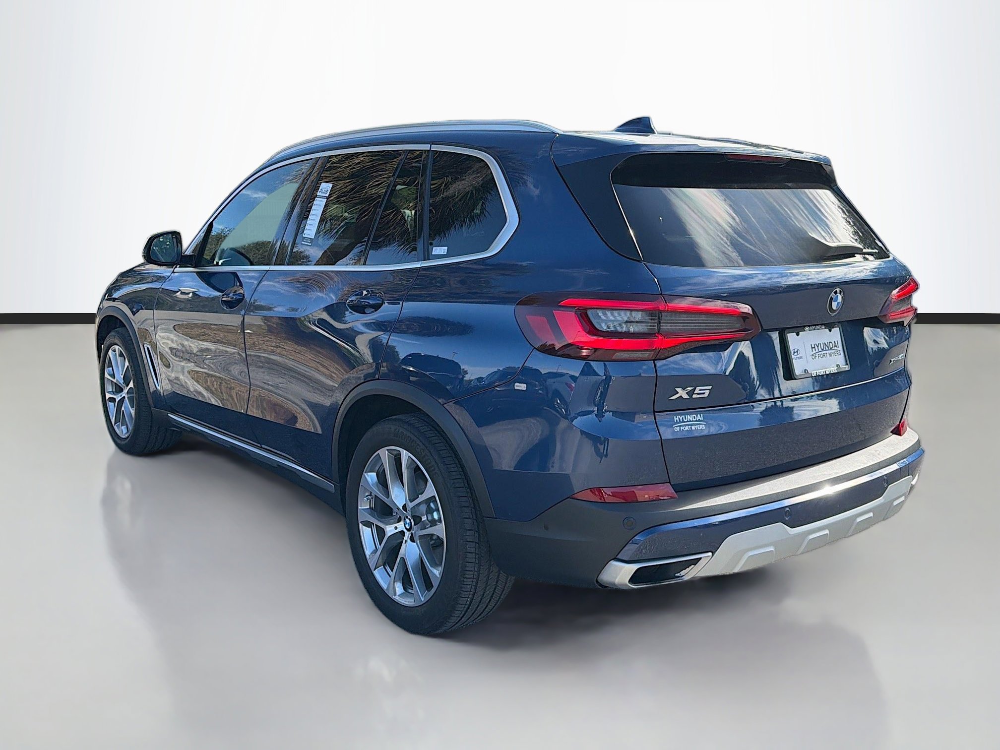 Used 2022 BMW X5 xDrive40i w/ Climate Comfort Package image 5