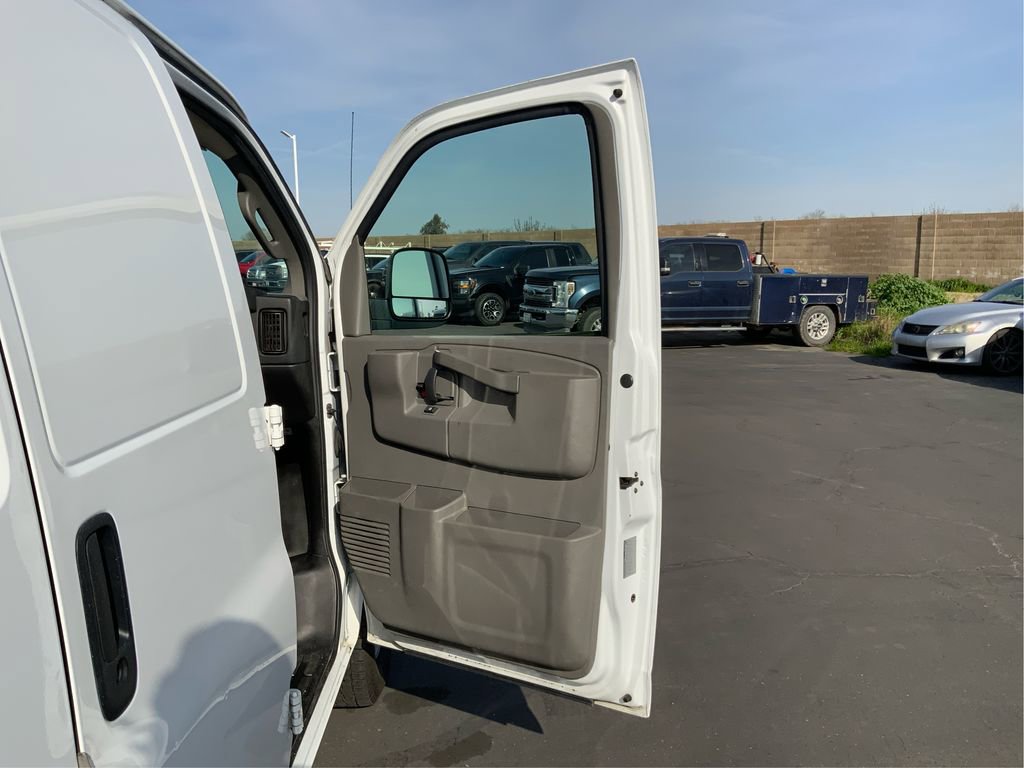 Used 2018 Chevrolet Express 2500 image 20