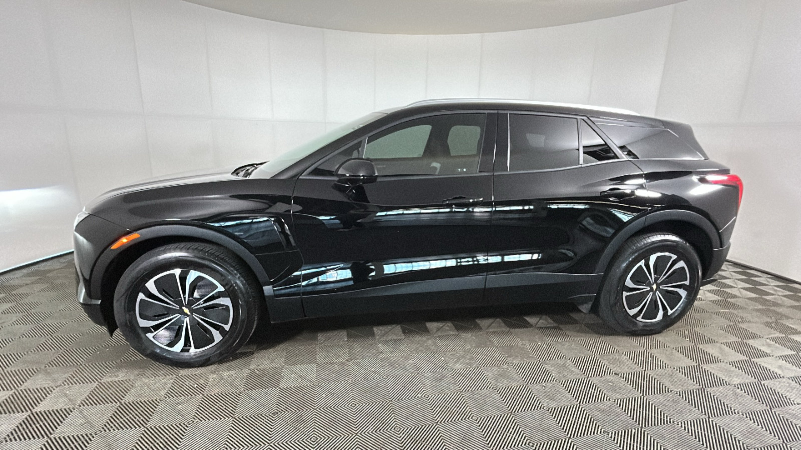 Used 2024 Chevrolet Blazer EV LT AWD/4WD image 7