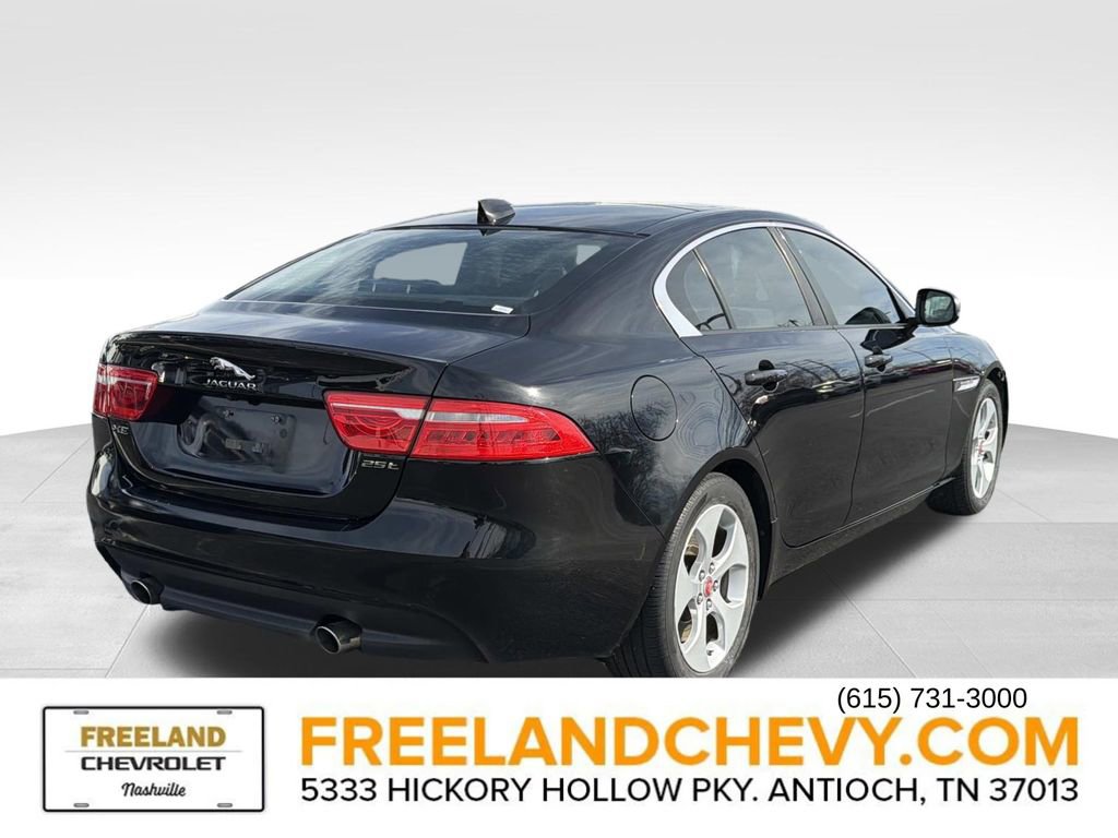 Used 2017 Jaguar XE image 3