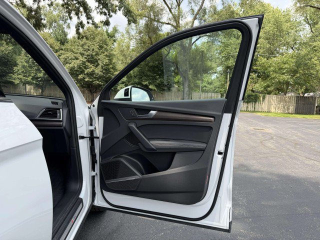 Certified 2025 Audi Q5 e Premium Plus w/ Premium Plus Package AWD/4WD image 28