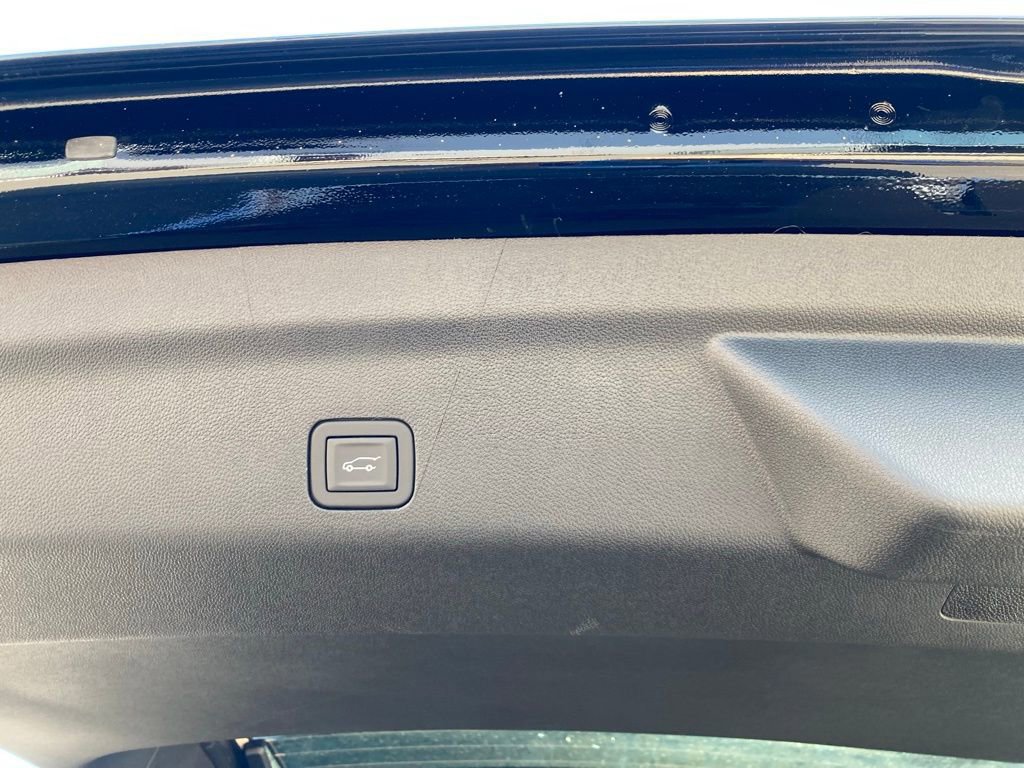 New 2025 Chevrolet Suburban Premier image 28