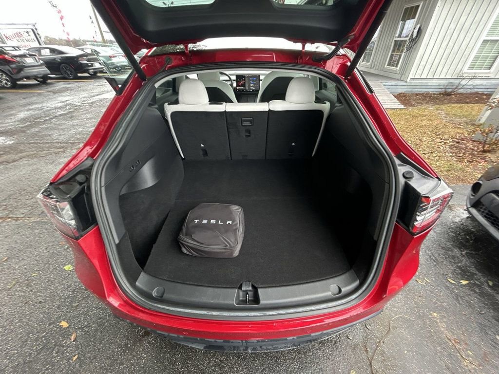 Used 2022 Tesla Model Y Long Range image 24