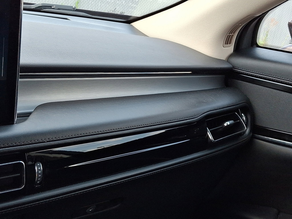 Used 2022 Lincoln Nautilus AWD image 31