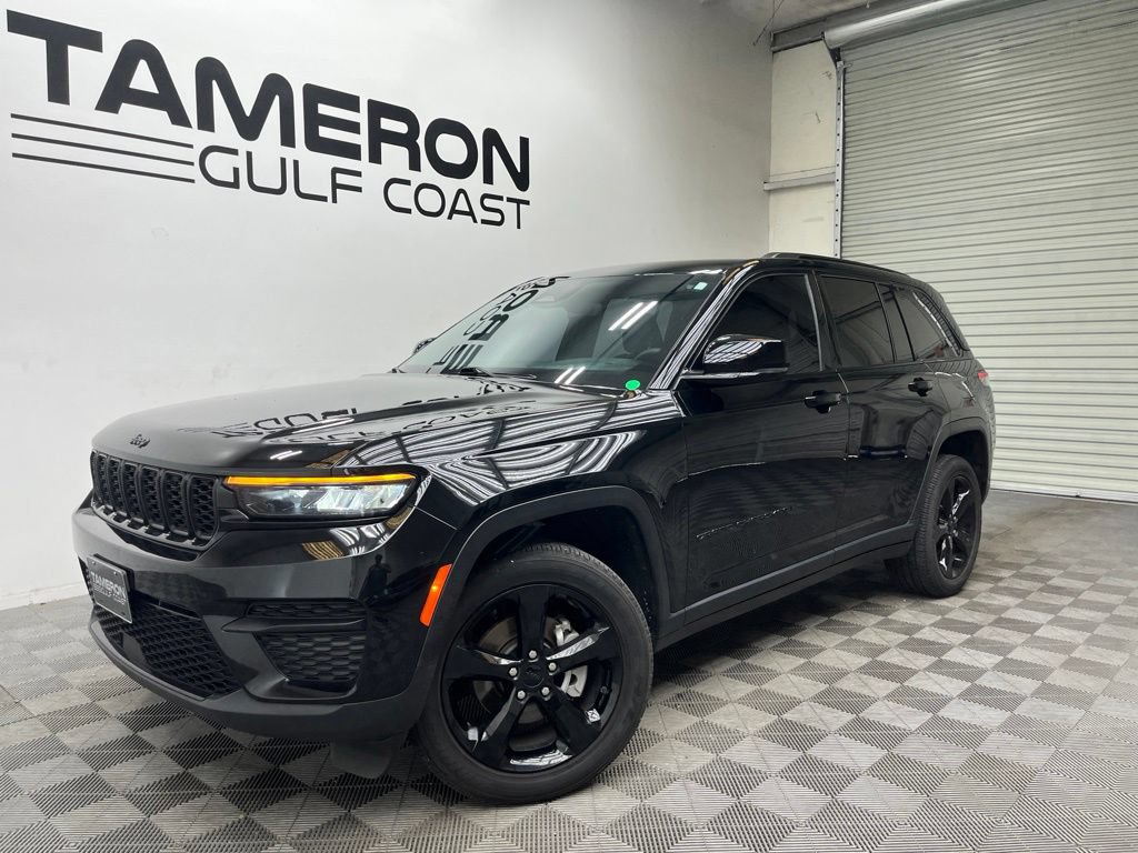 Used 2023 Jeep Grand Cherokee Altitude RWD image 2