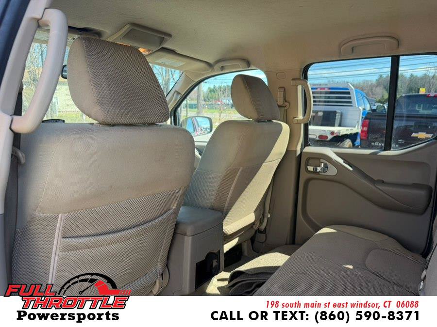 Used 2015 Nissan Frontier SV w/ SV Value Truck Package AWD/4WD image 17