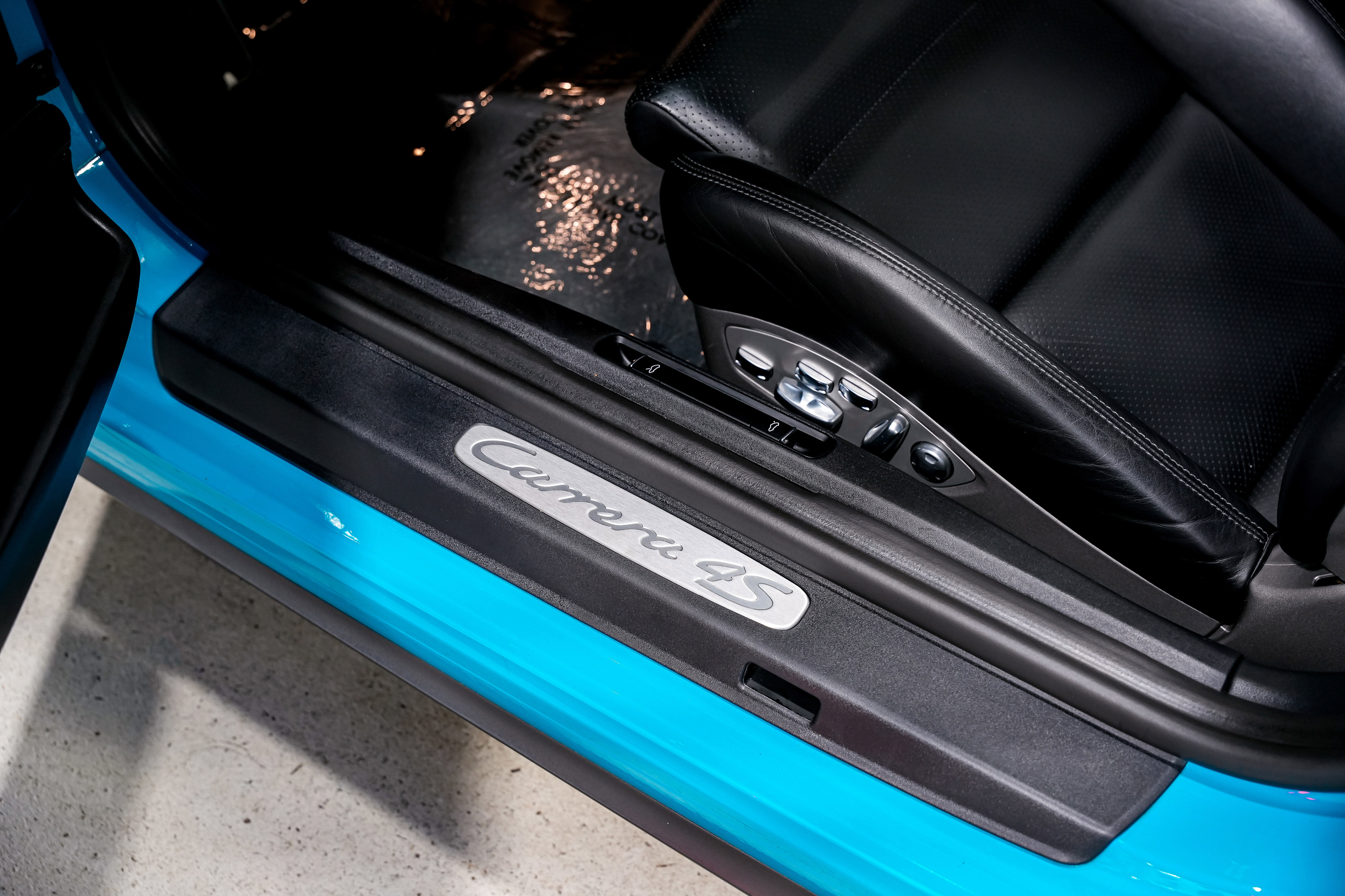 Used 2018 Porsche 911 Carrera 4S image 24