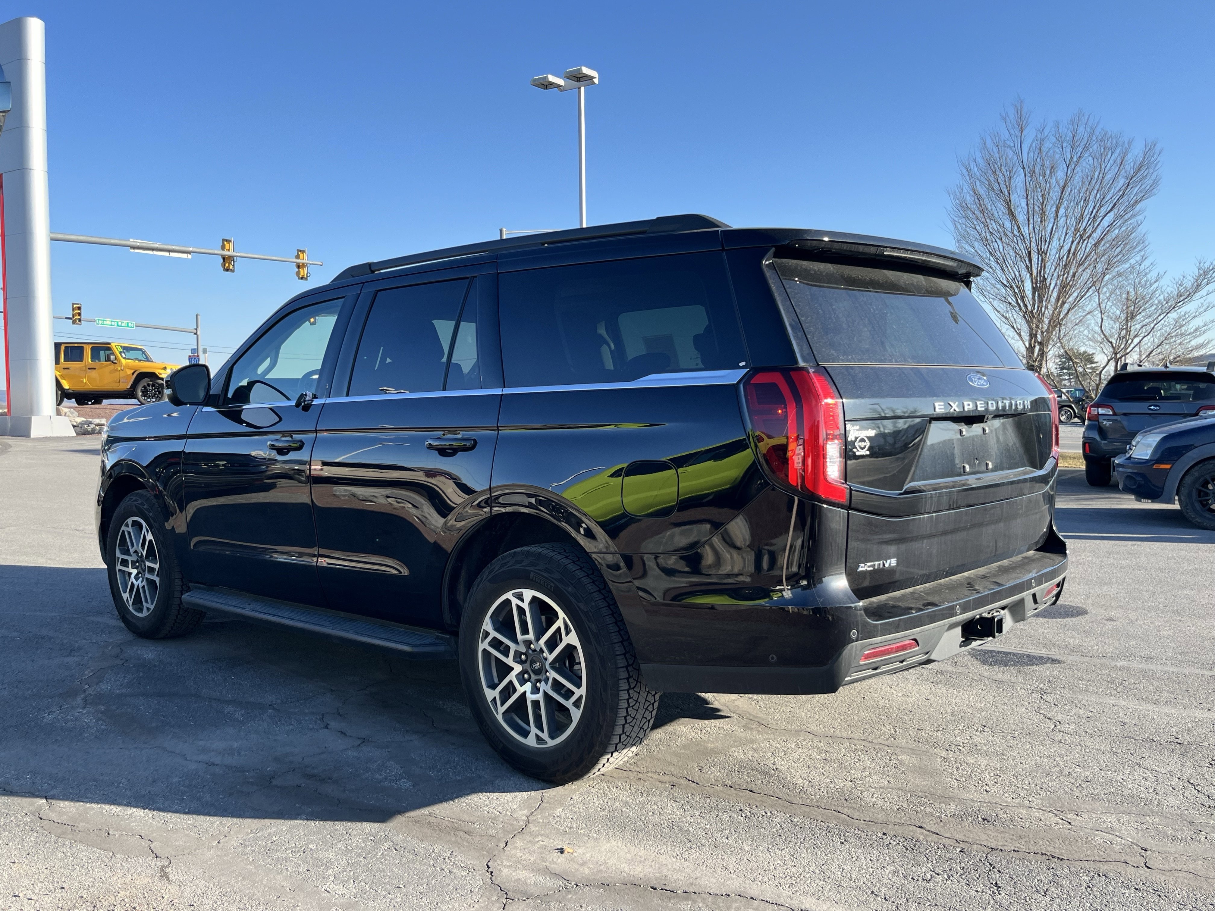 Used 2025 Ford Expedition Active image 8