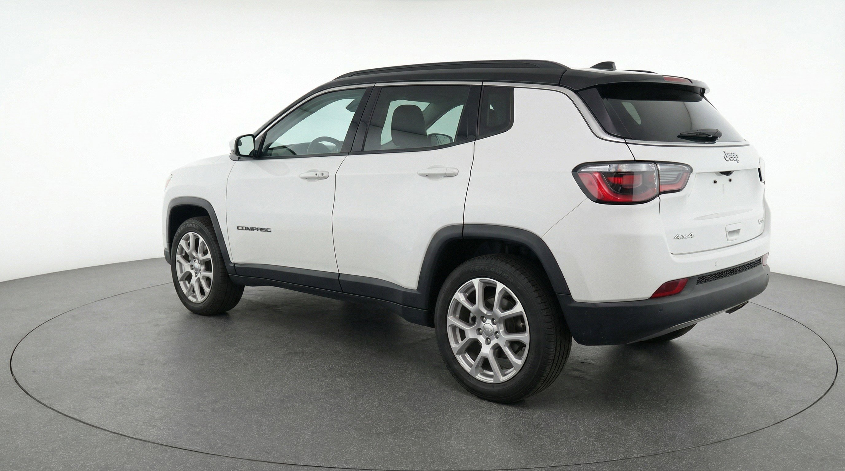 Used 2025 Jeep Compass Limited AWD/4WD image 6