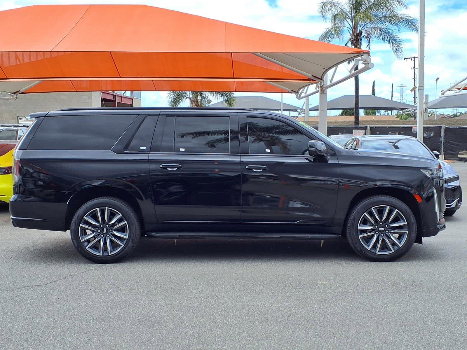 Used 2022 Cadillac Escalade ESV Sport AWD/4WD image 3