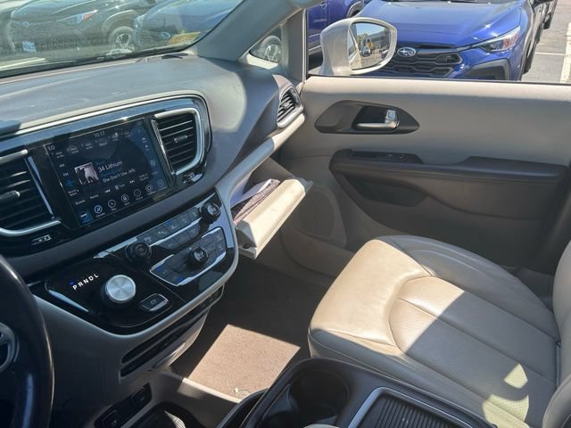 Used 2020 Chrysler Pacifica Touring-L Plus w/ Tire & Wheel Group FWD image 19