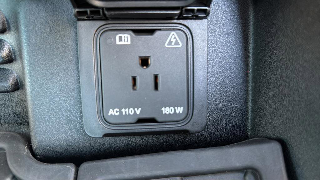 Used 2023 Land Rover Defender 90 V8 image 18