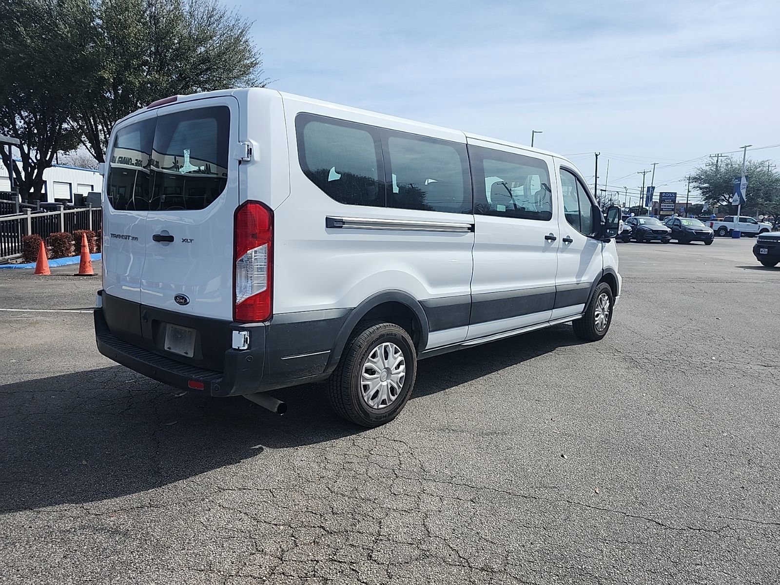 Used 2023 Ford Transit 350 XLT image 3