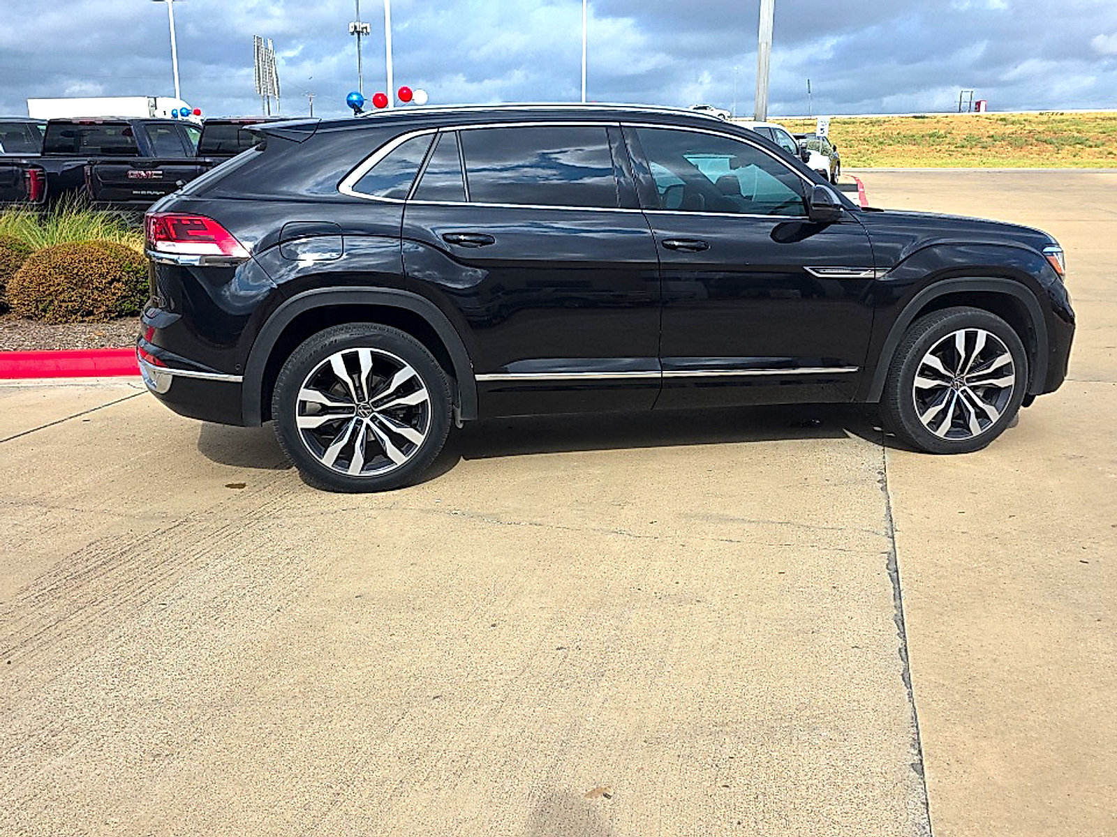 Used 2022 Volkswagen Atlas Cross Sport SEL Premium R-Line w/ Cross Sport MDO Package AWD/4WD image 9