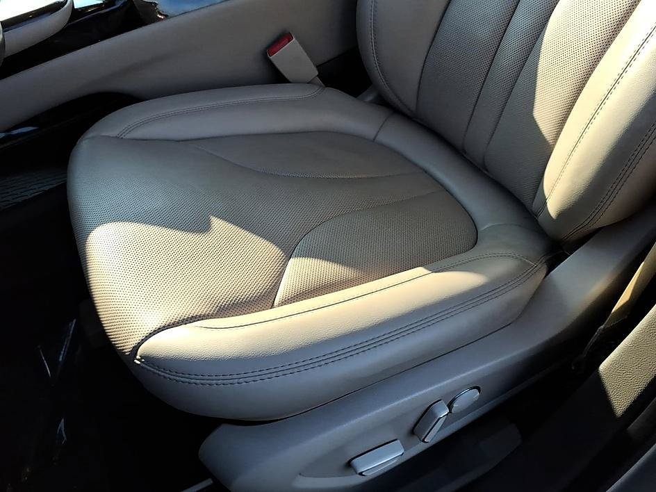 Used 2023 Lincoln Nautilus Reserve AWD/4WD image 17