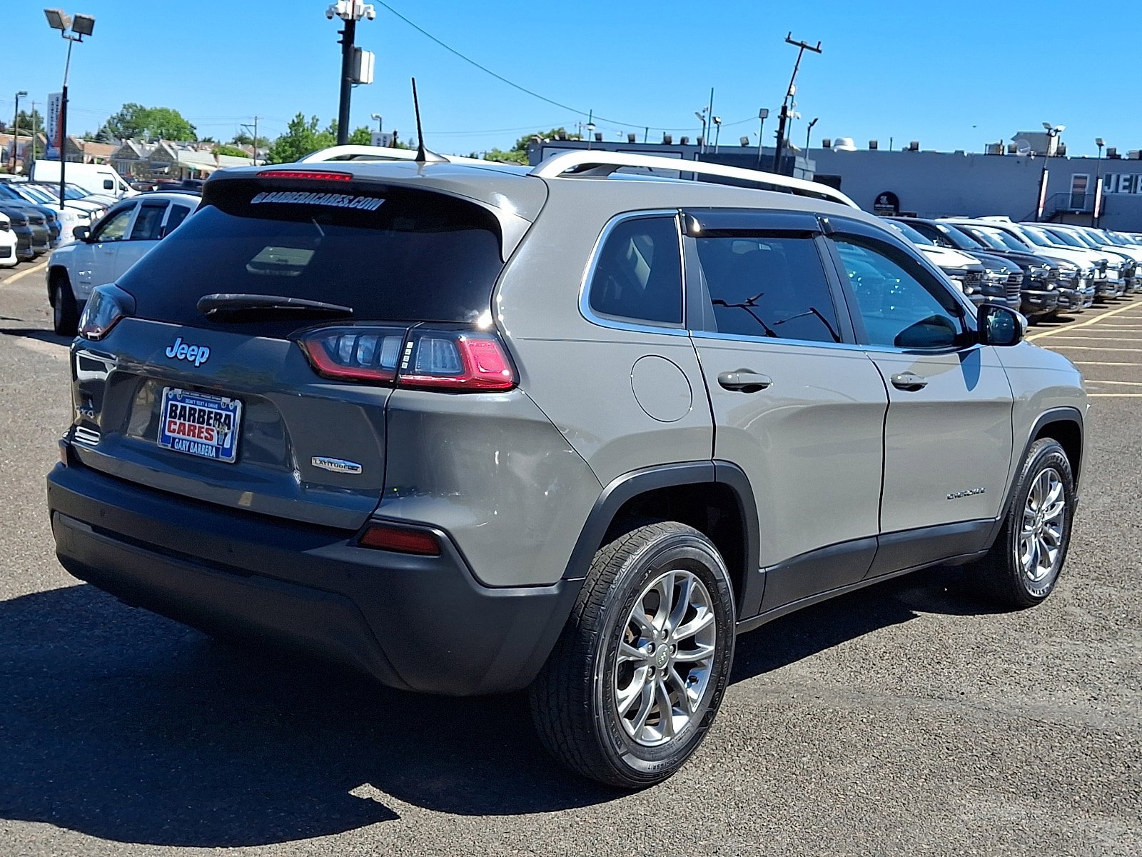 Used 2020 Jeep Cherokee Latitude Plus w/ Cold Weather Group AWD/4WD image 6