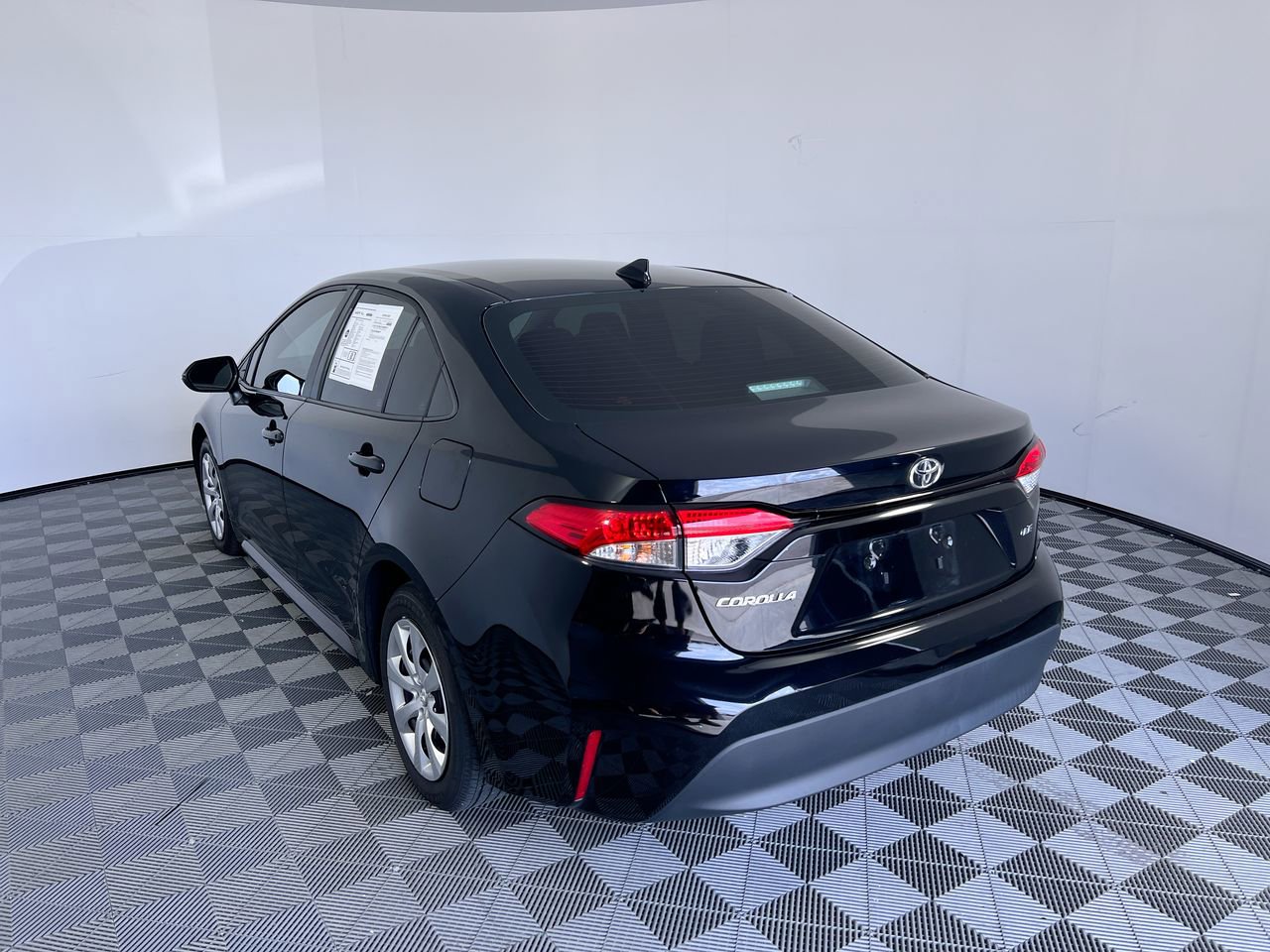 Used 2024 Toyota Corolla LE FWD image 5