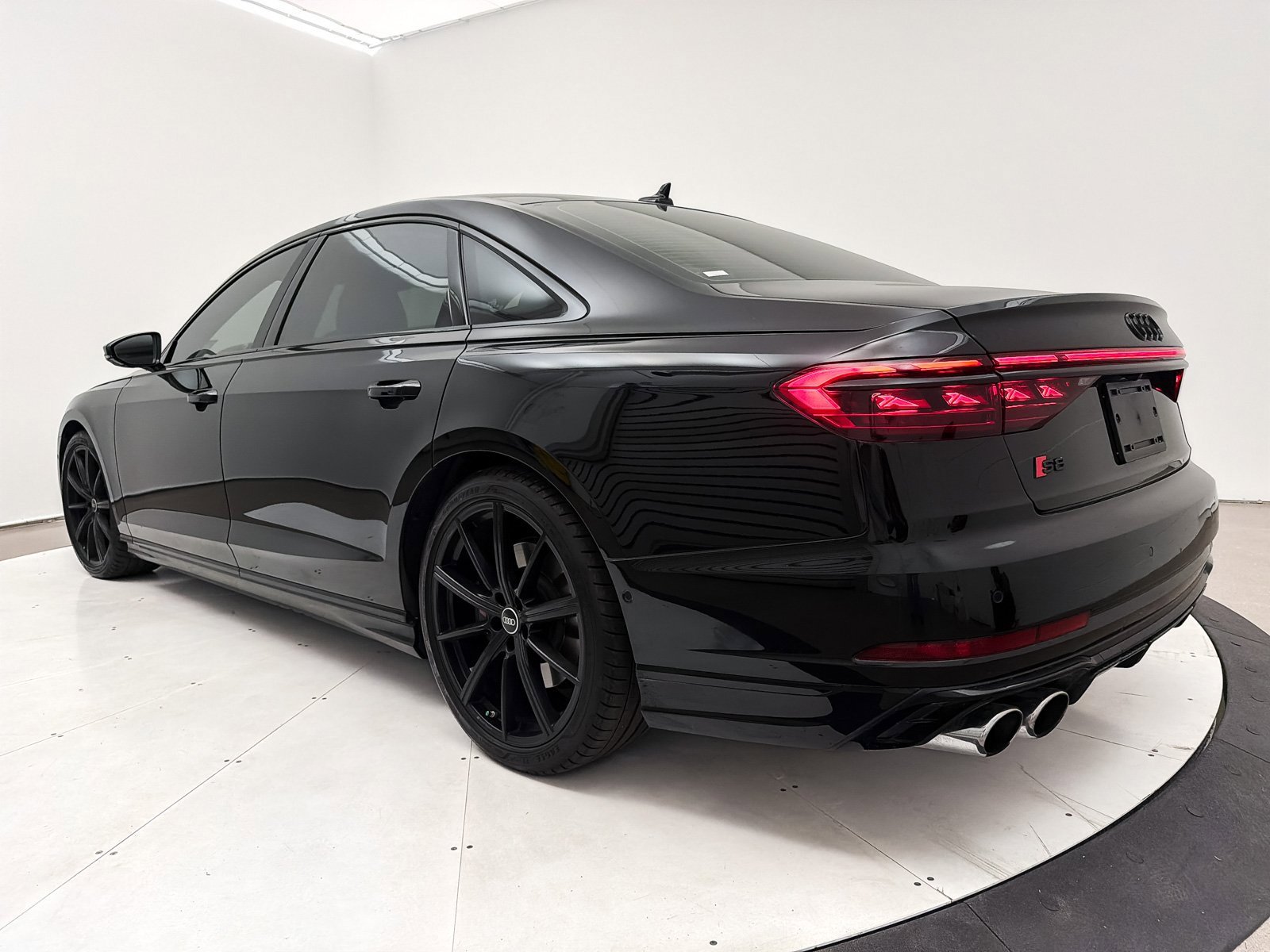 Used 2024 Audi S8 4.0T image 23