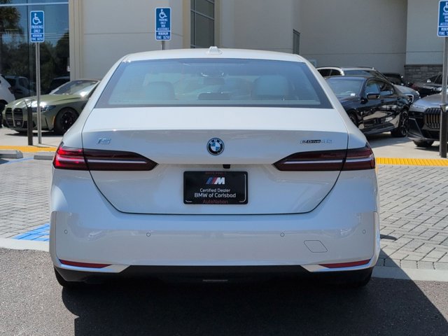 New 2026 BMW i5 eDrive40 w/ Premium Package image 7