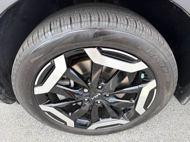 Used 2025 Kia Telluride EX w/ EX Captain's Chair Package FWD image 11