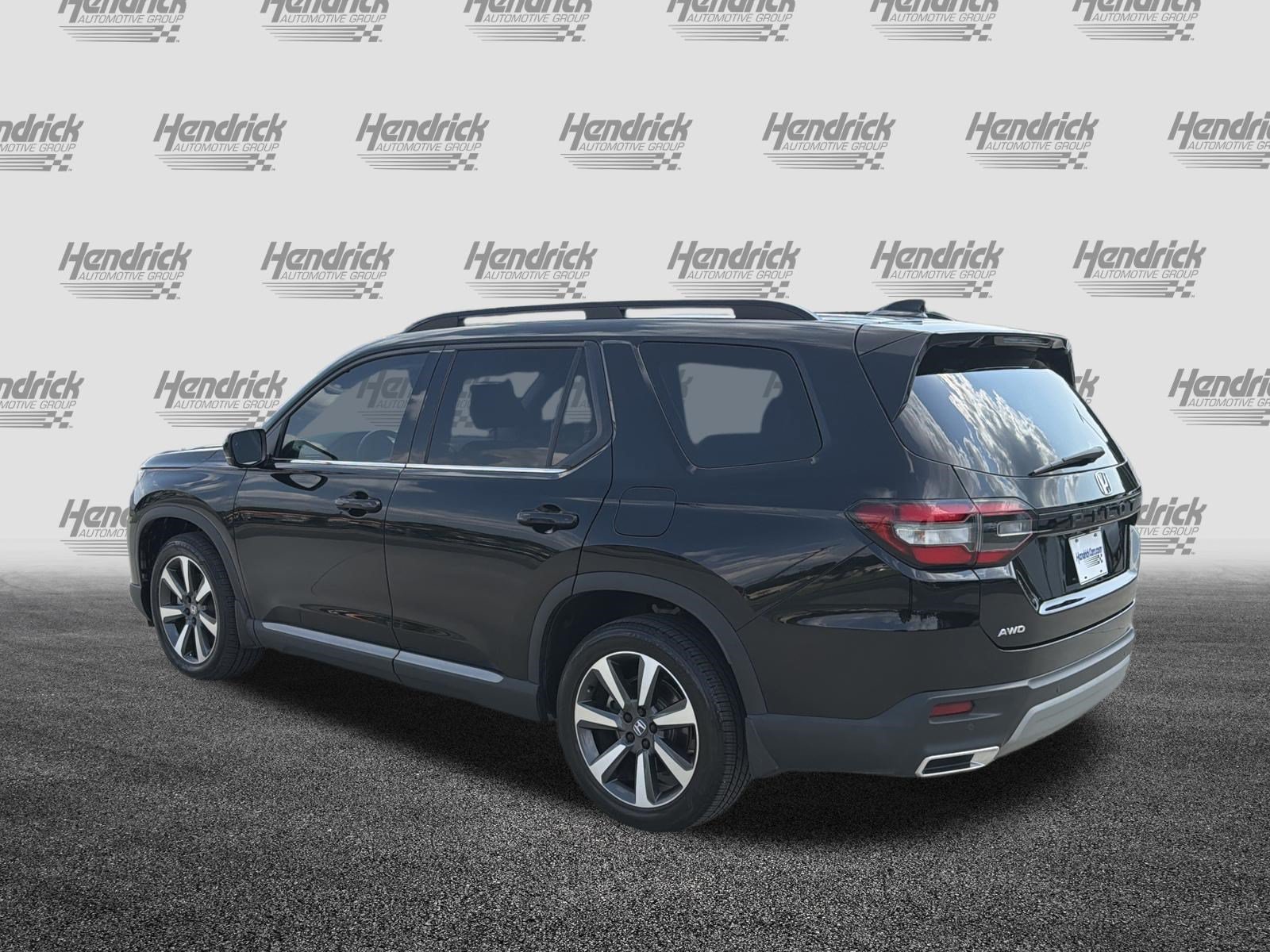 Used 2025 Honda Pilot Elite image 8