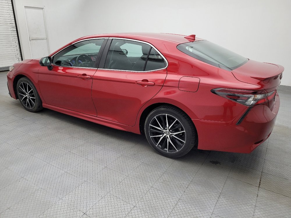 Used 2021 Toyota Camry SE FWD image 3