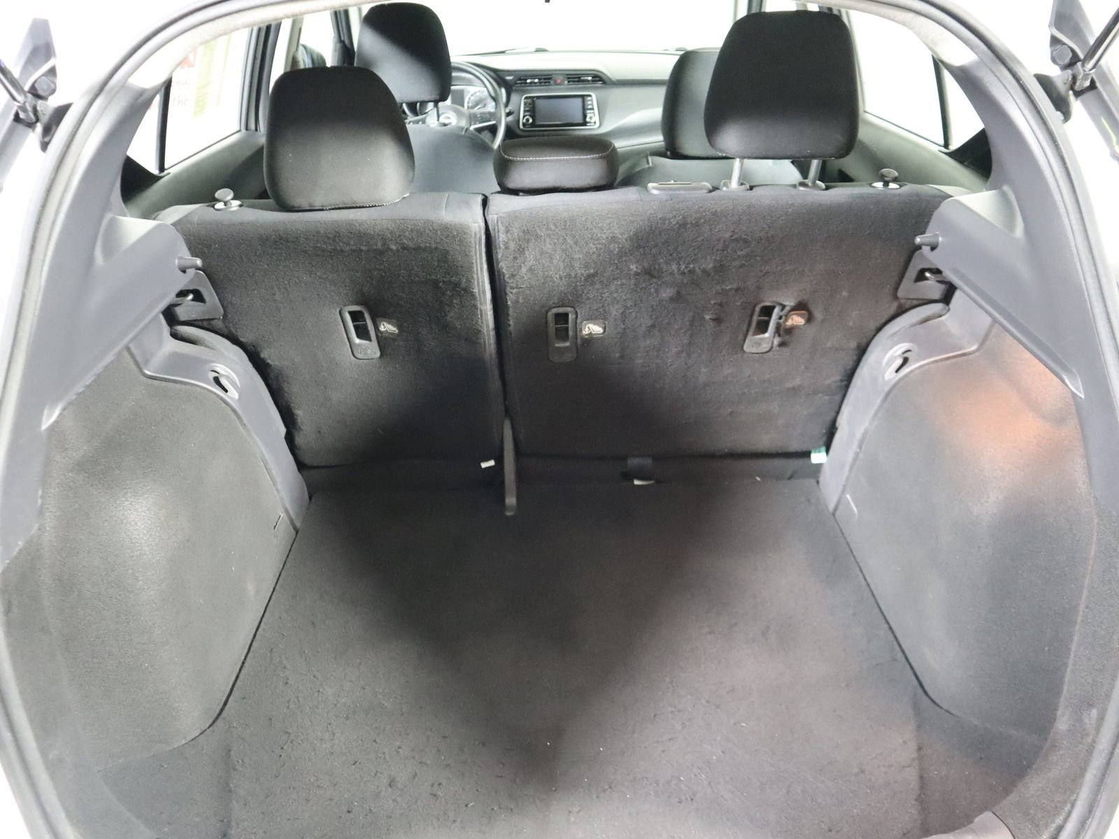 Used 2022 Nissan Kicks S image 9