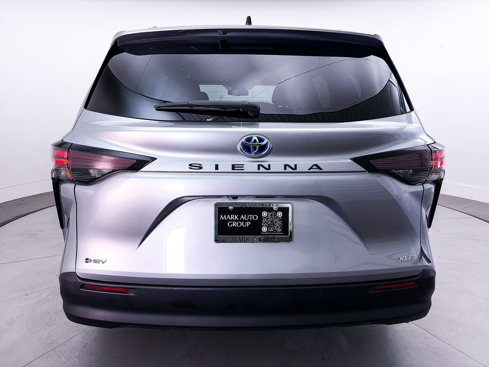 Used 2025 Toyota Sienna XLE FWD image 15