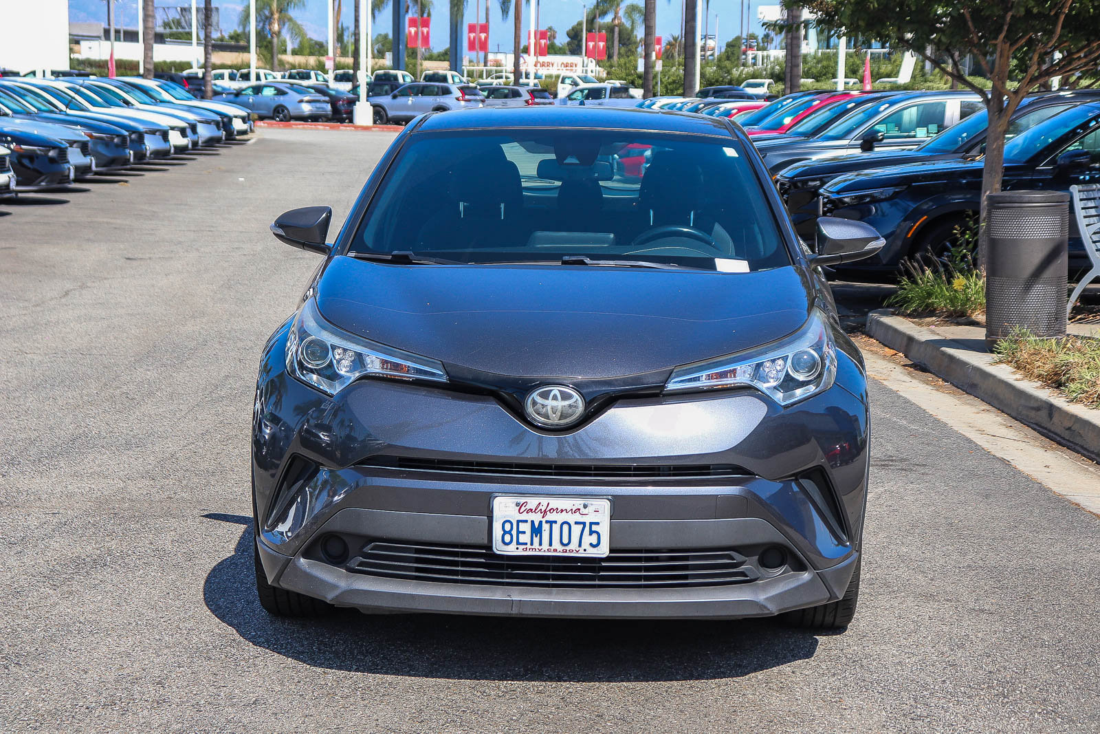 Used 2018 Toyota C-HR XLE FWD image 2