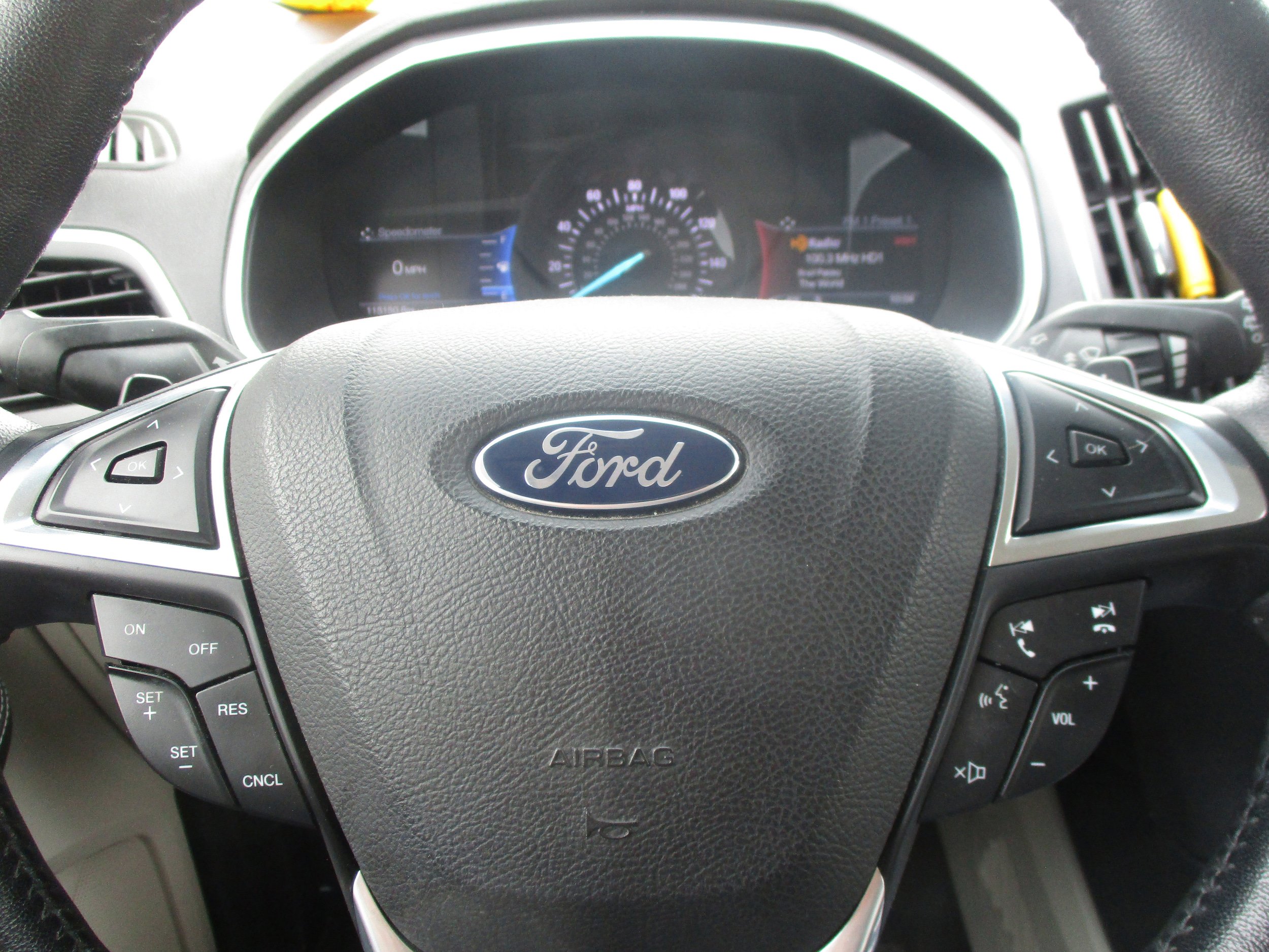 Used 2017 Ford Edge Titanium w/ Cold Weather Package FWD image 10